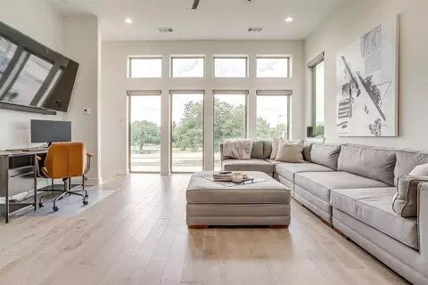 3231 Elihu St #101, Dallas, TX 75210