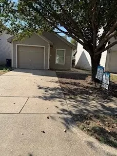 1452 Pine Ln, Fort Worth, TX 76140