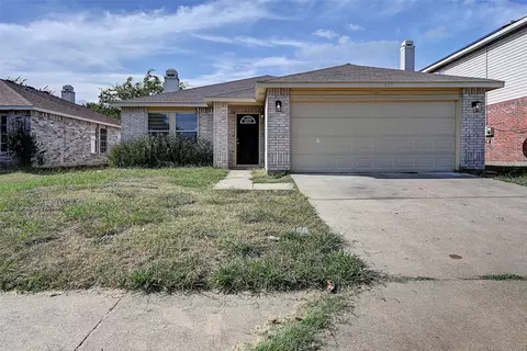 225 Stoneridge Dr, Mesquite, TX 75149