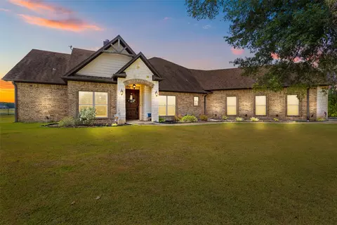 215 Deerfield Lake Cir, Longview, TX 75605