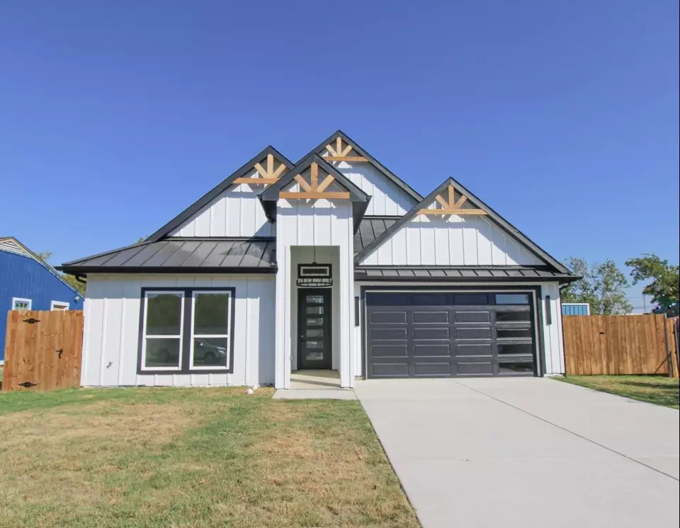 Exterior - 2521 Bruce St, Fort Worth, TX 76111 photo 1 of 5