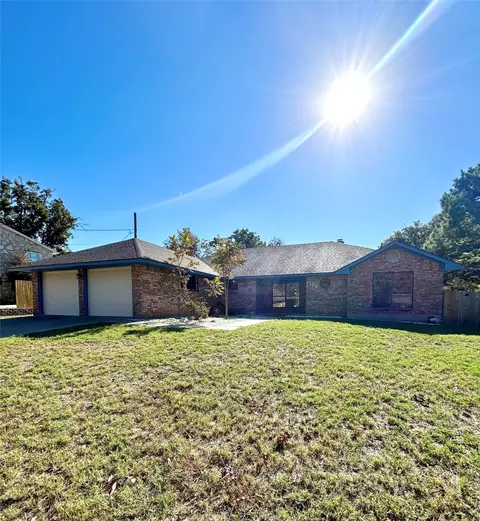 1300 3rd St, Granbury, TX 76048