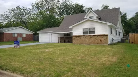 758 Briarwood Ln, Hurst, TX 76053