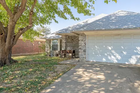 6329 Woodcreek Trl, Fort Worth, TX 76179