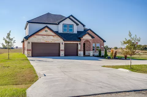 8024 Harvest Dr, Grandview, TX 76050