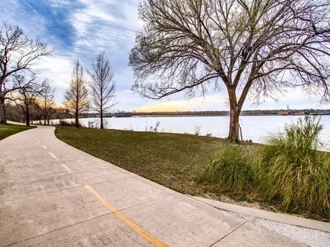 1052 Gallivant Ln, Dallas, TX 75218