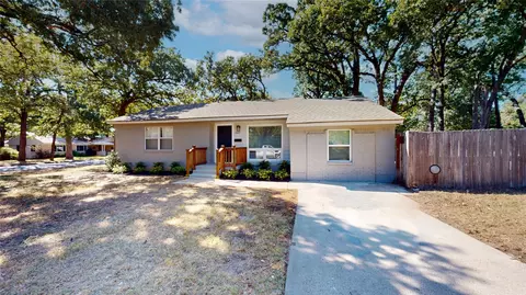 1820 Oak Tree Ln, Arlington, TX 76013