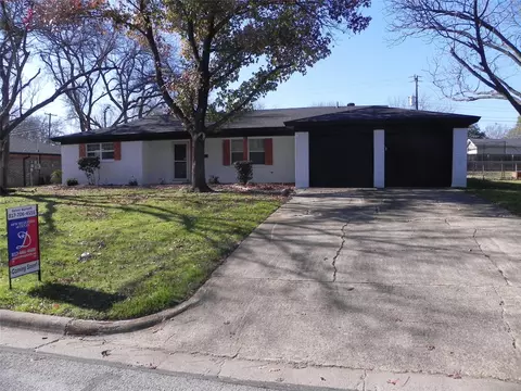 121 N Wisteria St, Mansfield, TX 76063