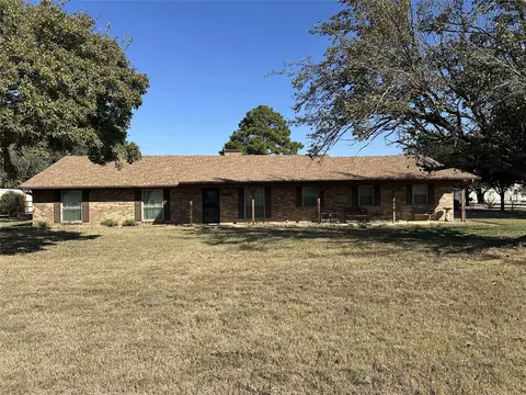 2001 Oak Grove Rd E, Burleson, TX 76028