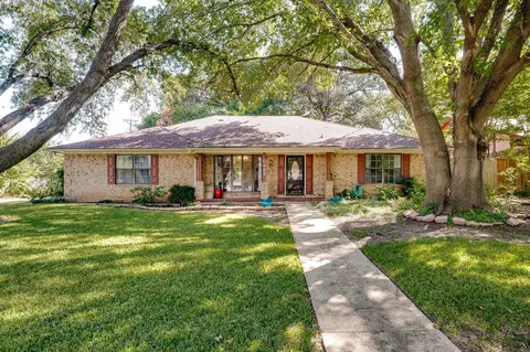 6444 Suncrest Ct, North Richland Hills, TX 76180