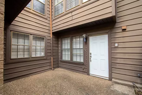 742 Oakwood Trl, Fort Worth, TX 76112