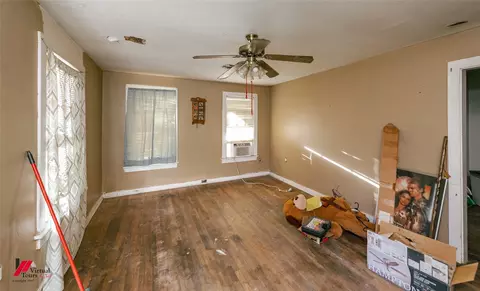 Living - 206 North St, Springhill, LA 71075 photo 1 of 6