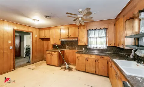Kitchen - 206 North St, Springhill, LA 71075 photo 1 of 5