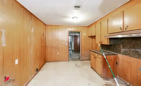 Kitchen - 206 North St, Springhill, LA 71075 photo 2 of 5