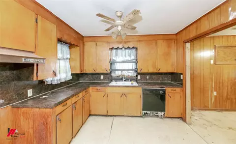 Kitchen - 206 North St, Springhill, LA 71075 photo 5 of 5
