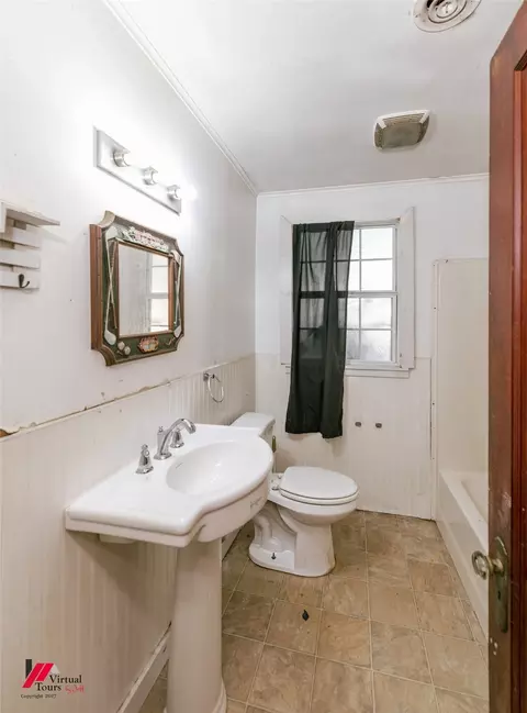 Bath - 206 North St, Springhill, LA 71075 photo 1 of 2