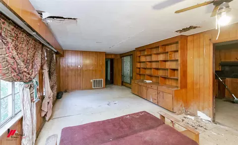 Living - 206 North St, Springhill, LA 71075 photo 4 of 6