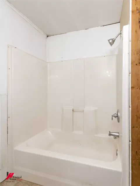 Bath - 206 North St, Springhill, LA 71075 photo 2 of 2