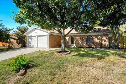6051 Shadydale Ct, Watauga, TX 76148