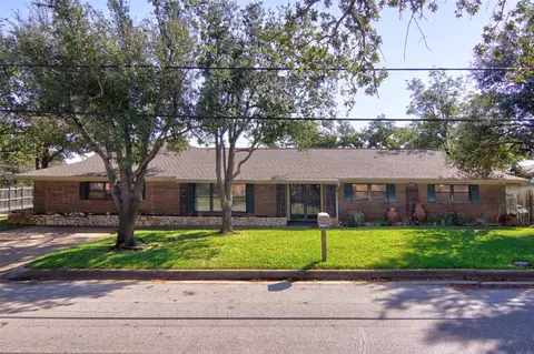 904 7th Ave NW, Mineral Wells, TX 76067