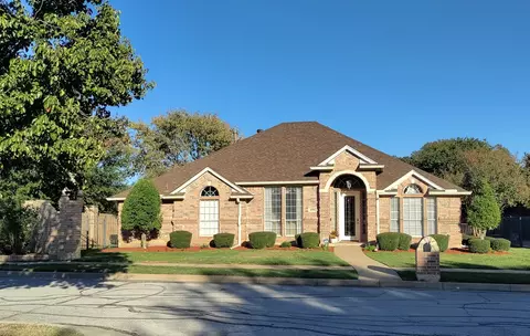 6801 Winthorp Dr, Arlington, TX 76001
