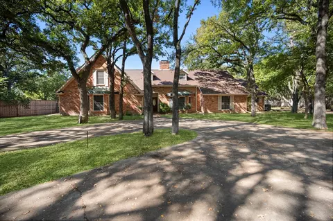 5116 Hidden Oaks Ln, Arlington, TX 76017