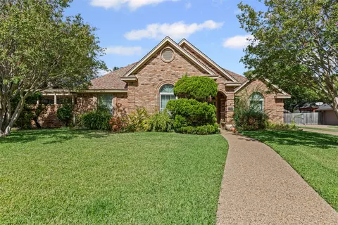 512 Cooper St, Grand Prairie, TX 75052