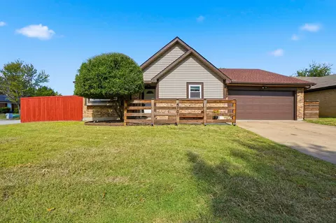 4701 Moss Rose Dr, Fort Worth, TX 76137