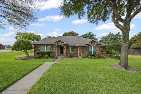 621 Prestonwood Trl, Desoto, TX 75115