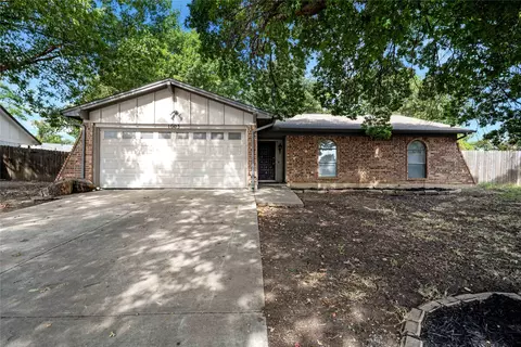 1003 Shana Ct, Arlington, TX 76014