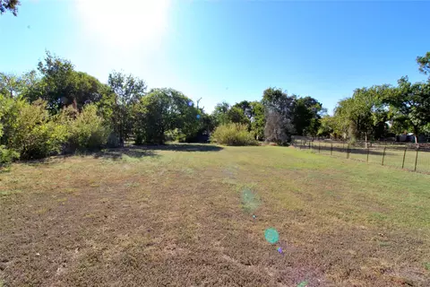 Exterior - 710 E Burleson Ave, Mart, TX 76664 photo 5 of 6