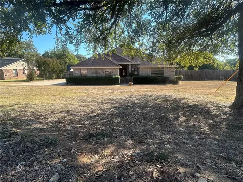 107 Hickory Ln, Weatherford, TX 76086
