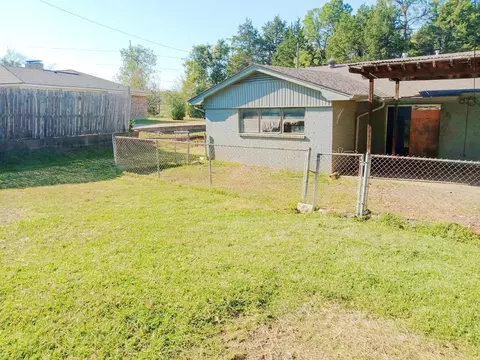 Exterior - 202 Brookhaven Ter, Commerce, TX 75428 photo 4 of 8