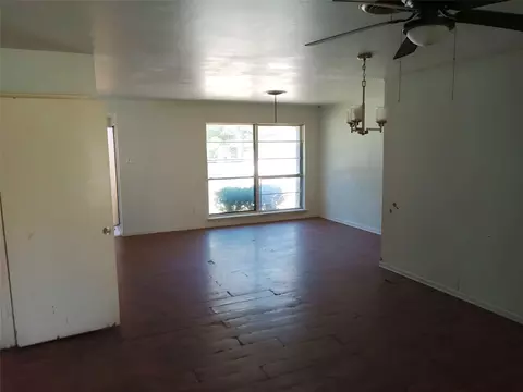 Living - 202 Brookhaven Ter, Commerce, TX 75428 photo 5 of 5