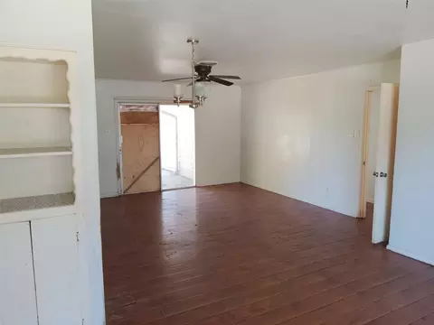 Living - 202 Brookhaven Ter, Commerce, TX 75428 photo 3 of 5