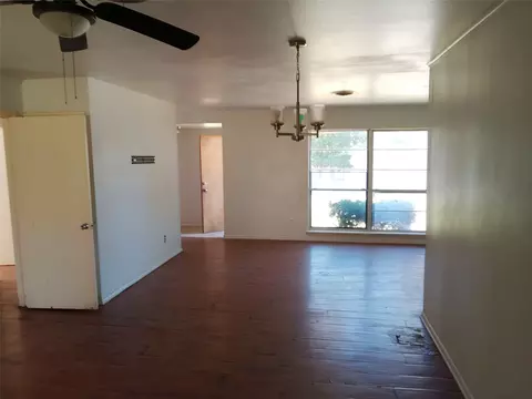 Living - 202 Brookhaven Ter, Commerce, TX 75428 photo 4 of 5