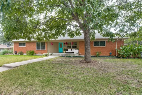 4200 Elmwood Dr, Benbrook, TX 76116