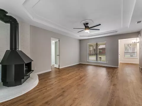 2521 Lone Star Ln, Grapevine, TX 76051