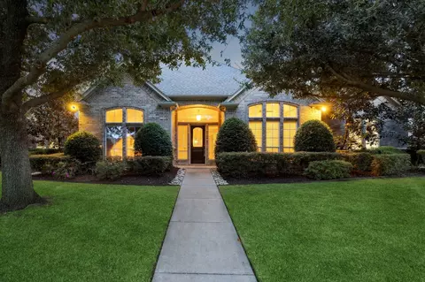8315 Thornridge Dr, North Richland Hills, TX 76182