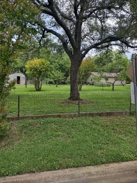 608 N Harrison St, West, TX 76691