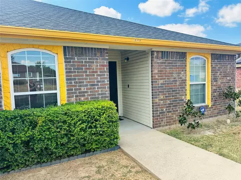 3008 Cricket Dr, Bellmead, TX 76705