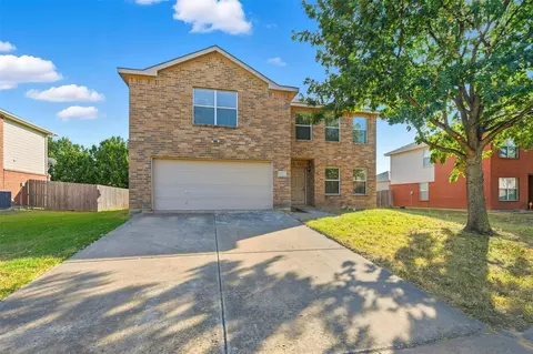 717 Redwing Dr, Saginaw, TX 76131