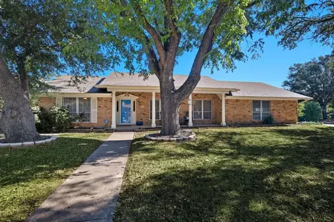 5925 Rayburn Dr, Fort Worth, TX 76133