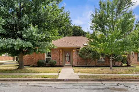 1136 Wingate Dr, Bedford, TX 76021