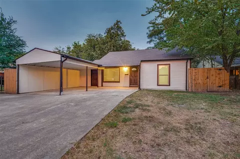 422 SE 11th St, Grand Prairie, TX 75051