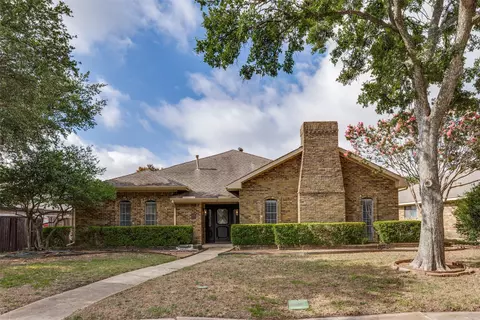 9742 Amberley Dr, Dallas, TX 75243