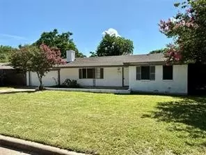 1136 Simpson Dr, Hurst, TX 76053