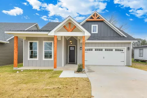 607 N Getzendaner St, Waxahachie, TX 75165