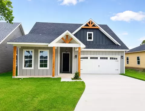 607 N Getzendaner St, Waxahachie, TX 75165