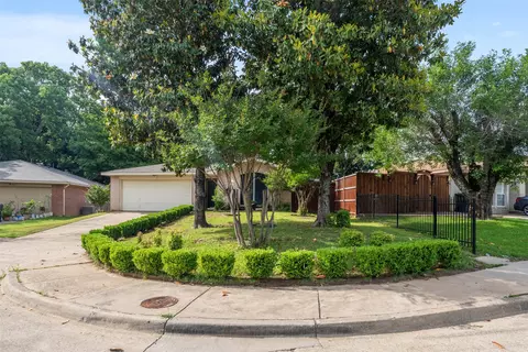 9452 Crimnson Ct, Dallas, TX 75217